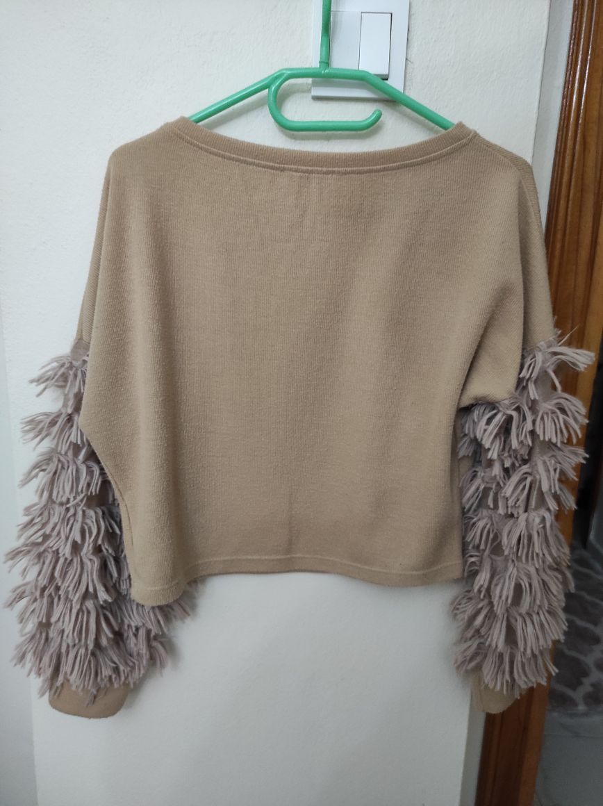 Püsküllü Geniş Yaka Oversize Crop Sweat