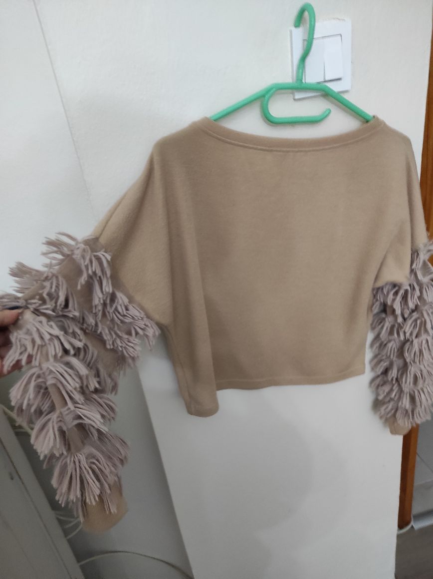 Püsküllü Geniş Yaka Oversize Crop Sweat