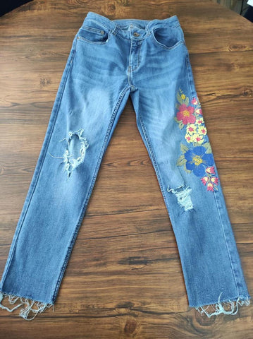 Yüksek Bel Çiçek İşlemeli Kadın Jean Denim